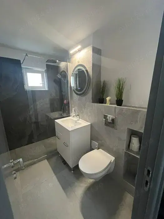 12114cf4585bb99502f7f71eb95627dc chirie in CENTRU Apartament cu 2 camere - Image 1