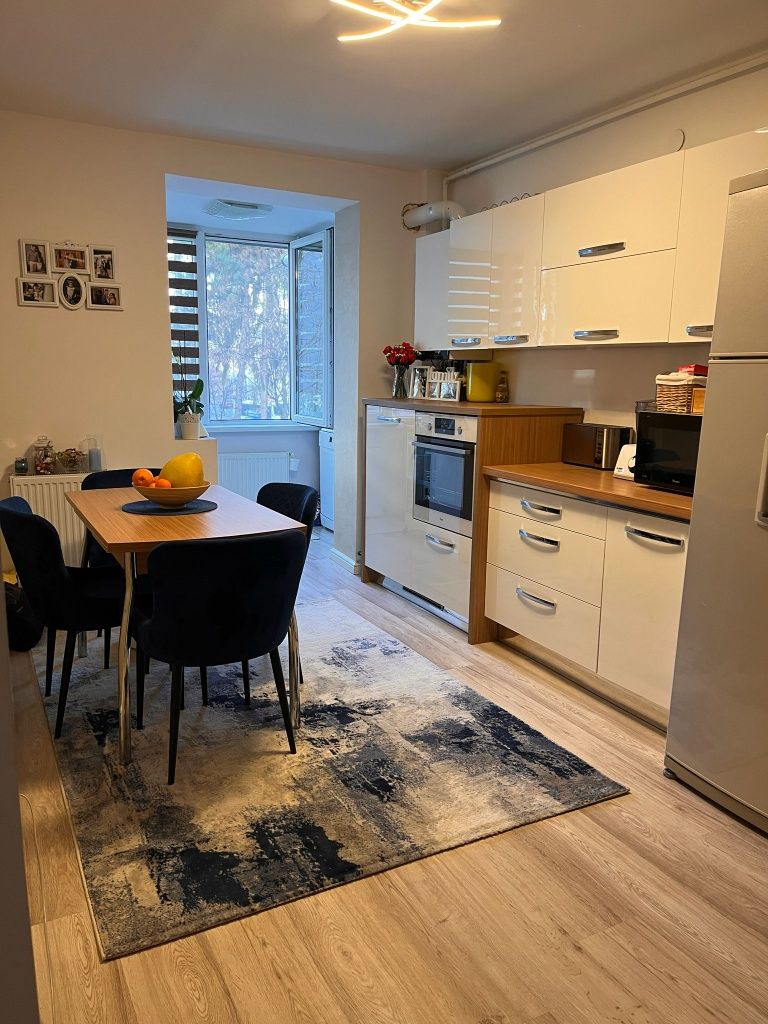 image;s=768x1024 Închiriez apartament cu 2 camere, zona Poli 2 - Budai, etaj 1 din 4 - Image 1