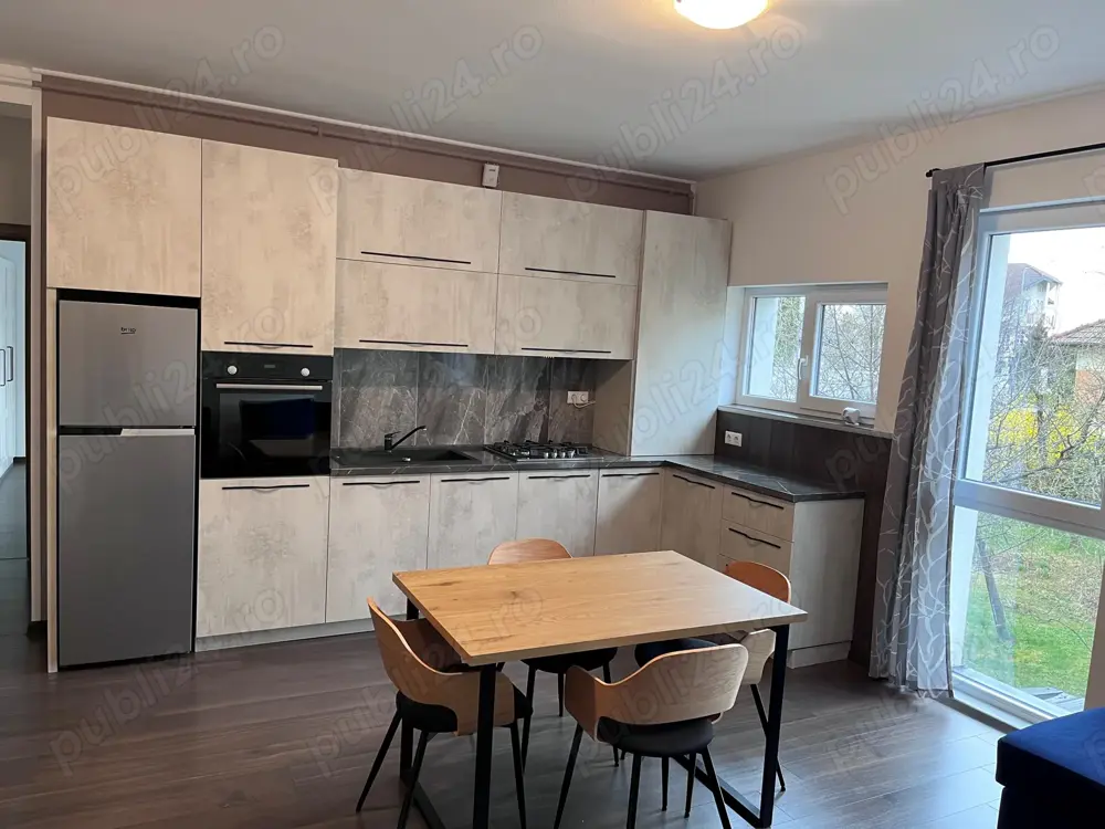 Inchiriez apartament cu 3 camere, bloc nou,  zona Cornisa - Image 1